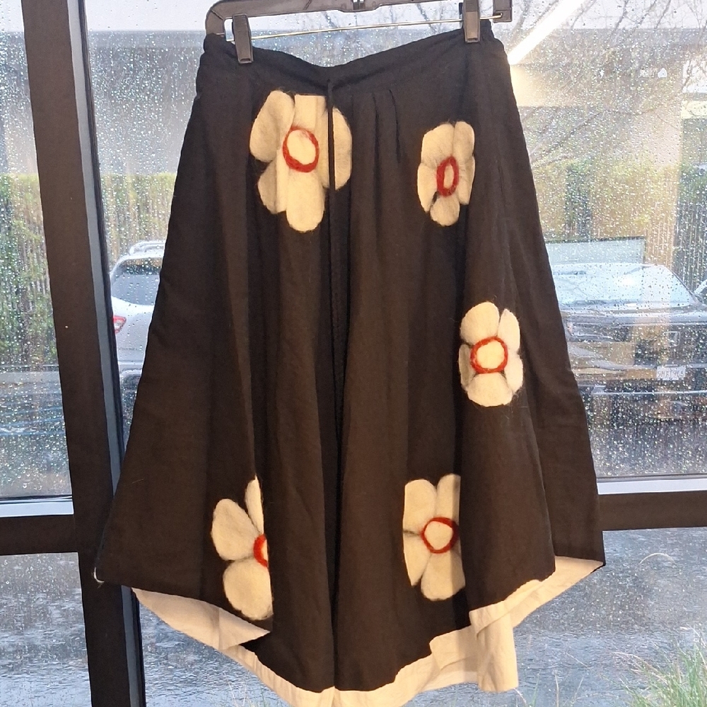 TRELISE COOPER BLACK FLORAL FULL SKIRT SZ 8